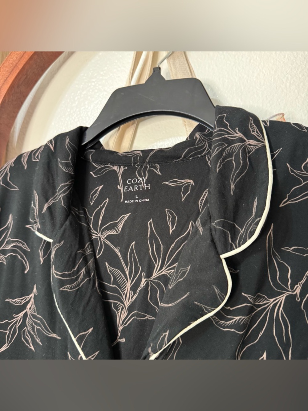 Cozy Earth Botanical Black Bamboo Pajama Set Short Sleeve Shirt and Pants - Picture 4 of 7